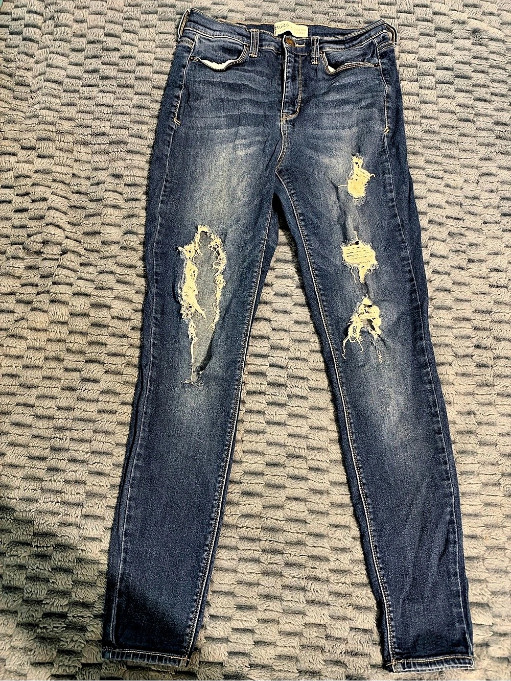 MUDD Skinny Distressed Jeans in Blue